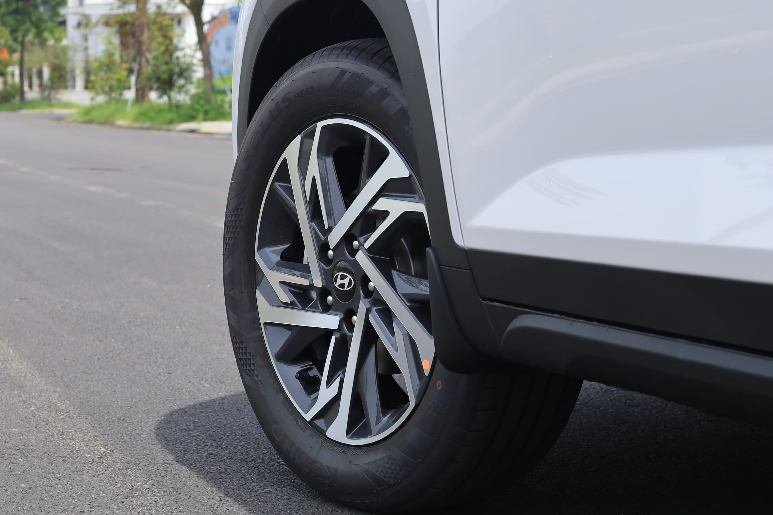 Vành hợp kim kích thước 17 inch thiết kế 2 tông màu thể thao