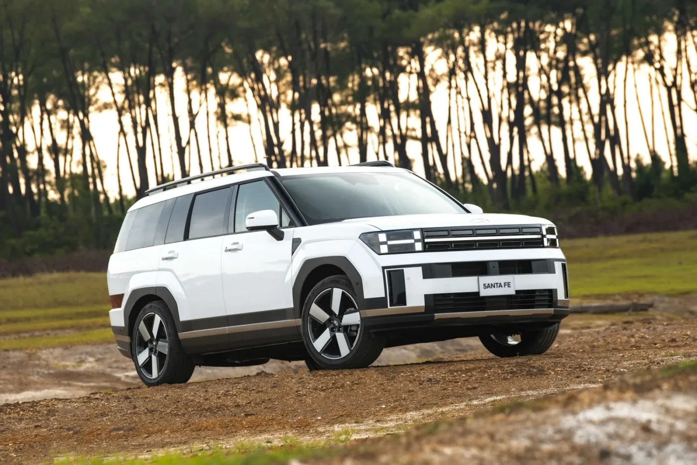 So sánh Hyundai Santa Fe với Ford Everest và Toyota Fortuner