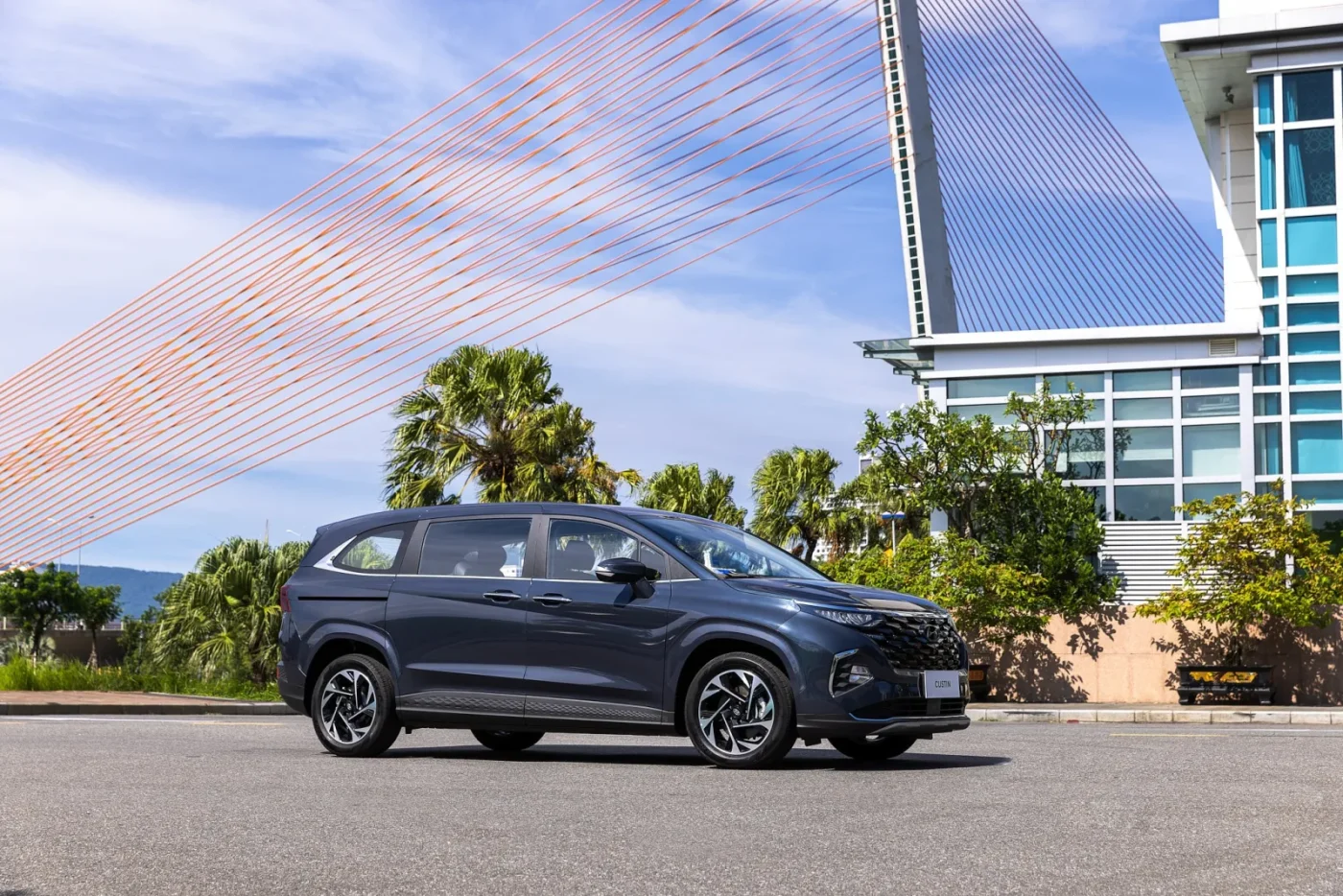 So sánh Hyundai Custin và Toyota Innova Cross 2026