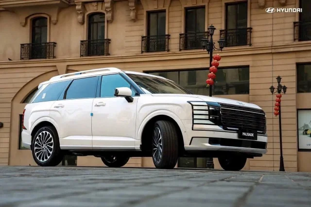 Đầu xe Hyundai Palisade 2026 với lưới tản nhiệt và đèn LED dọc